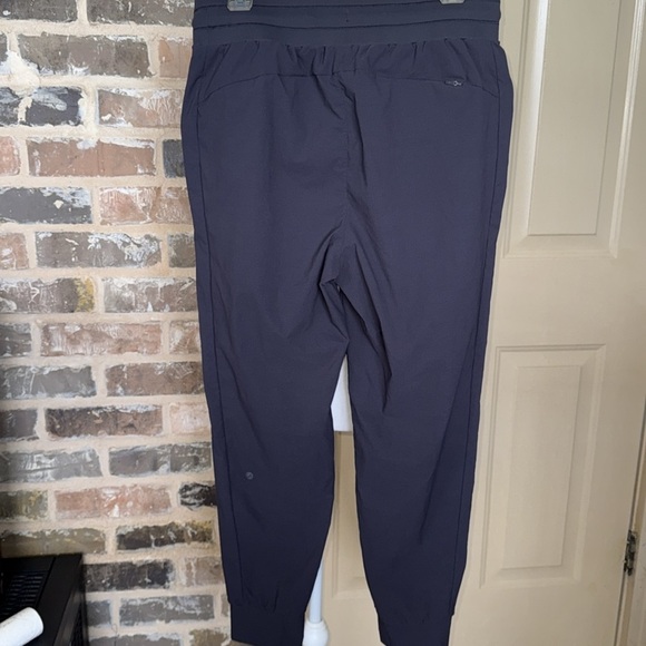 CRZ YOGA Dark Gray Drawstring Elasticized Waist Joggers - Picture 9 of 15